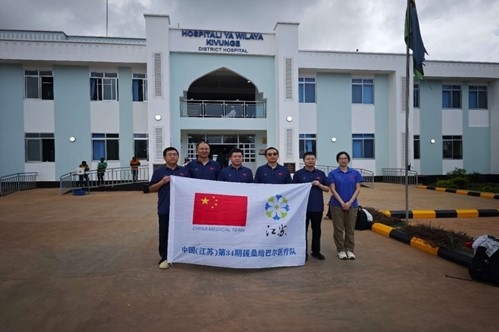 中國援桑給巴爾醫(yī)療隊在基文吉區(qū)醫(yī)院開展相關(guān)活動。中國援桑醫(yī)療隊供圖