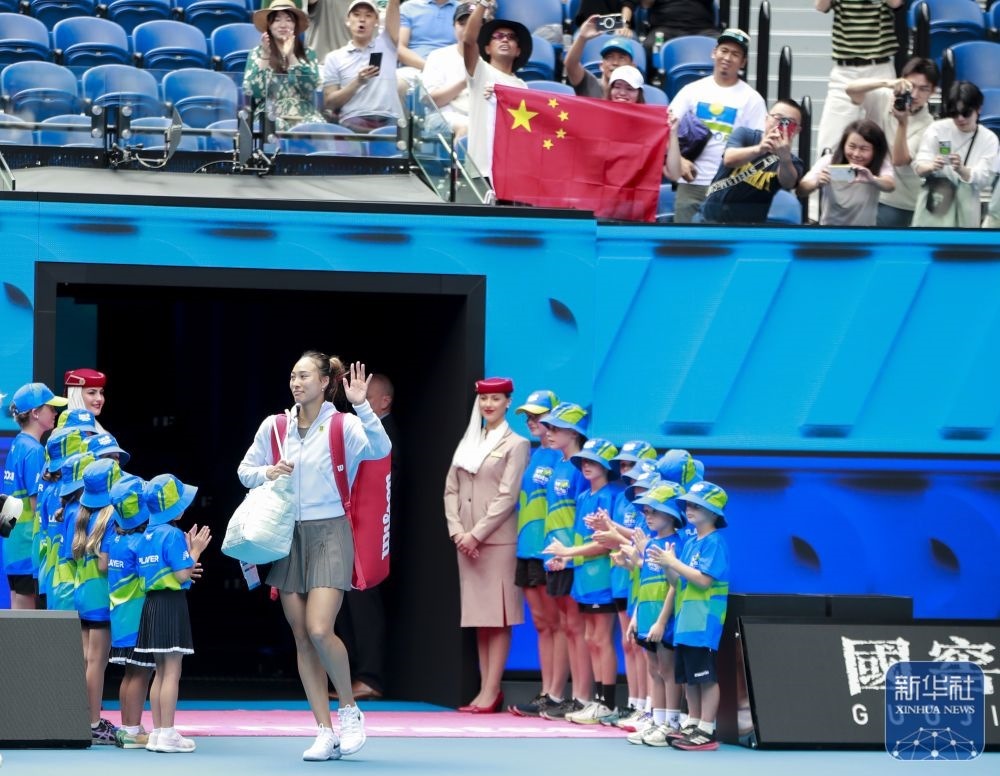 ↑鄭欽文在比賽前入場。新華社記者 馬平 攝