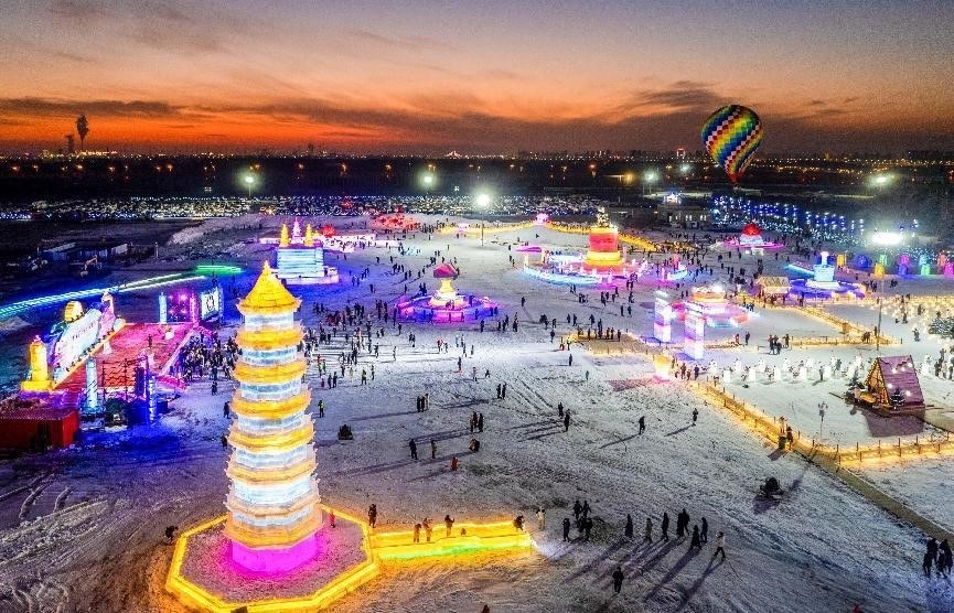 第四屆呼和浩特歡樂冰雪節(jié)活動現(xiàn)場。丁根厚攝