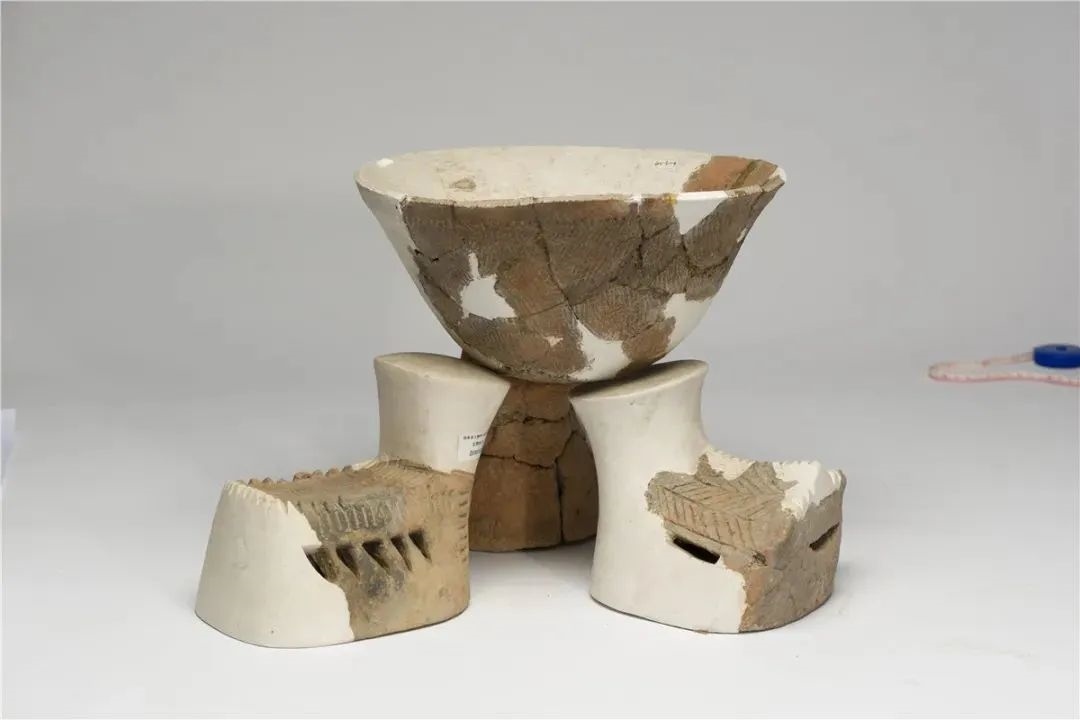陶缽支座組合。國(guó)博供圖