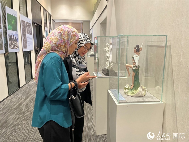 觀眾在參觀展覽。 人民網記者 劉慧攝