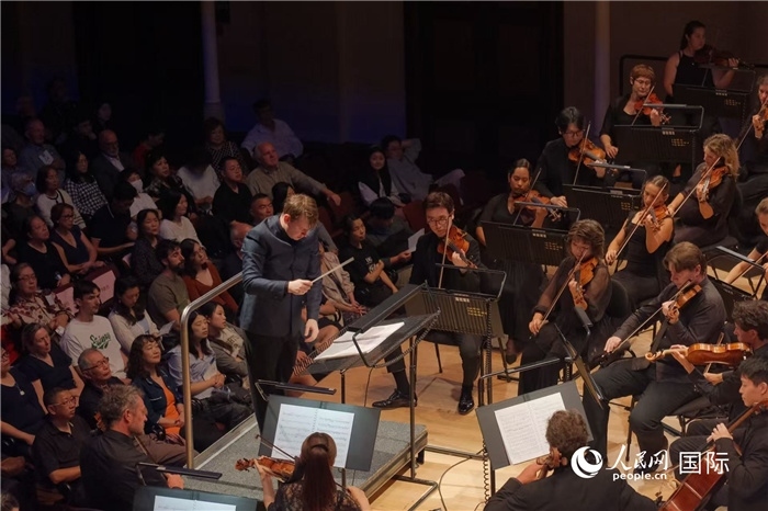 奧克蘭市政廳《空海》交響曲演出現(xiàn)場。張波若攝