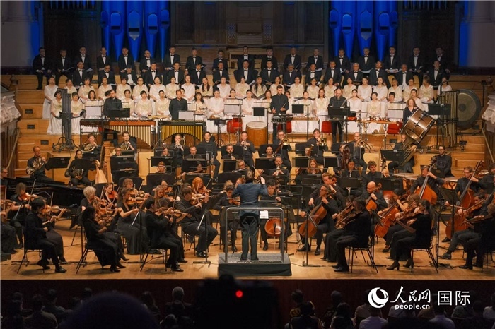 奧克蘭市政廳《空?！方豁懬莩霈F(xiàn)場。張波若攝