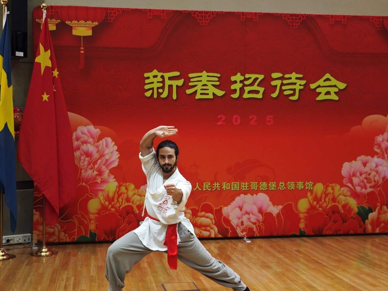 當(dāng)?shù)匚湫g(shù)愛(ài)好者的表演。中國(guó)駐哥德堡總領(lǐng)館供圖