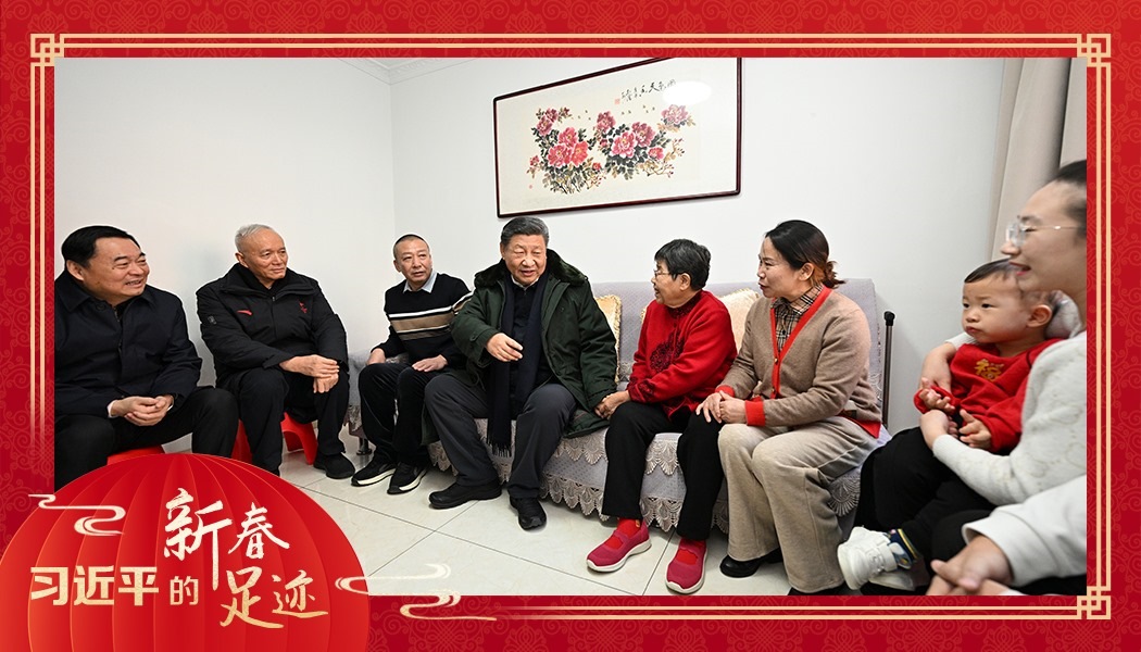 2025年1月23日，農(nóng)歷新年前夕，習(xí)近平總書記在遼寧沈陽(yáng)大東區(qū)長(zhǎng)安街道長(zhǎng)安小區(qū)考察時(shí)，走進(jìn)居民郎素蘭家中看望。