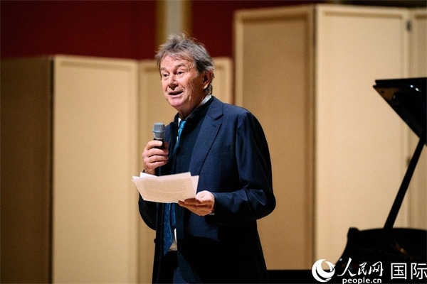 英中了解協(xié)會會長邁克爾·伍德致辭。 楊浩鵬攝