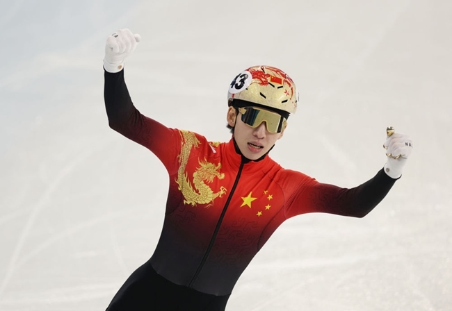 2月8日，林孝埈慶祝奪冠。新華社記者 黃偉 攝