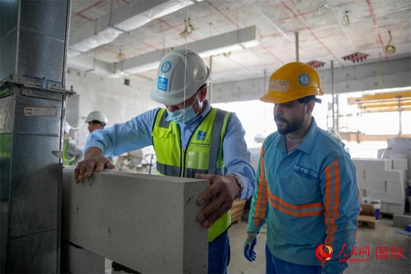 砌墻。人民網(wǎng)塔里克·易卜拉欣攝