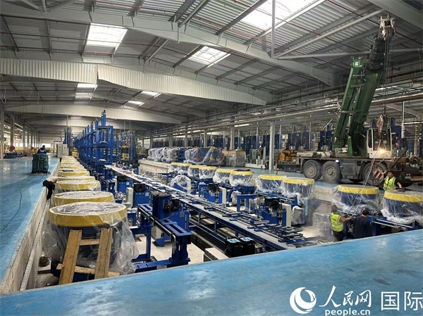 森麒麟輪胎在科技城的工廠車間。人民網(wǎng)記者 黃培昭攝