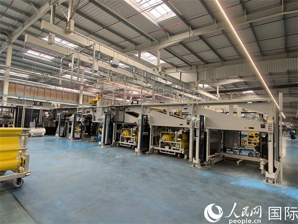 森麒麟在科技城的工廠內(nèi)部。人民網(wǎng)記者 黃培昭攝