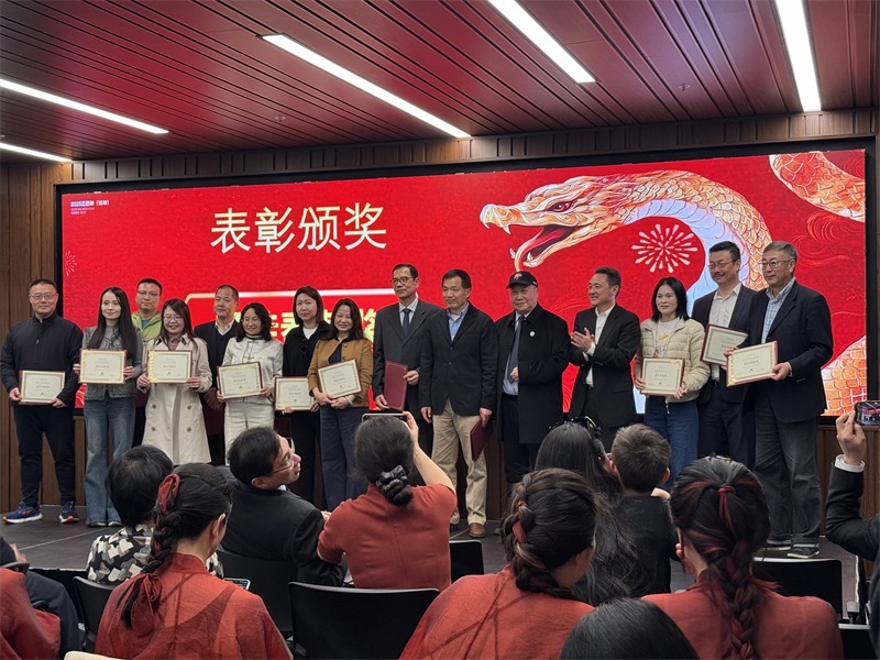 年會表彰優(yōu)秀中資企業(yè)。主辦方提供