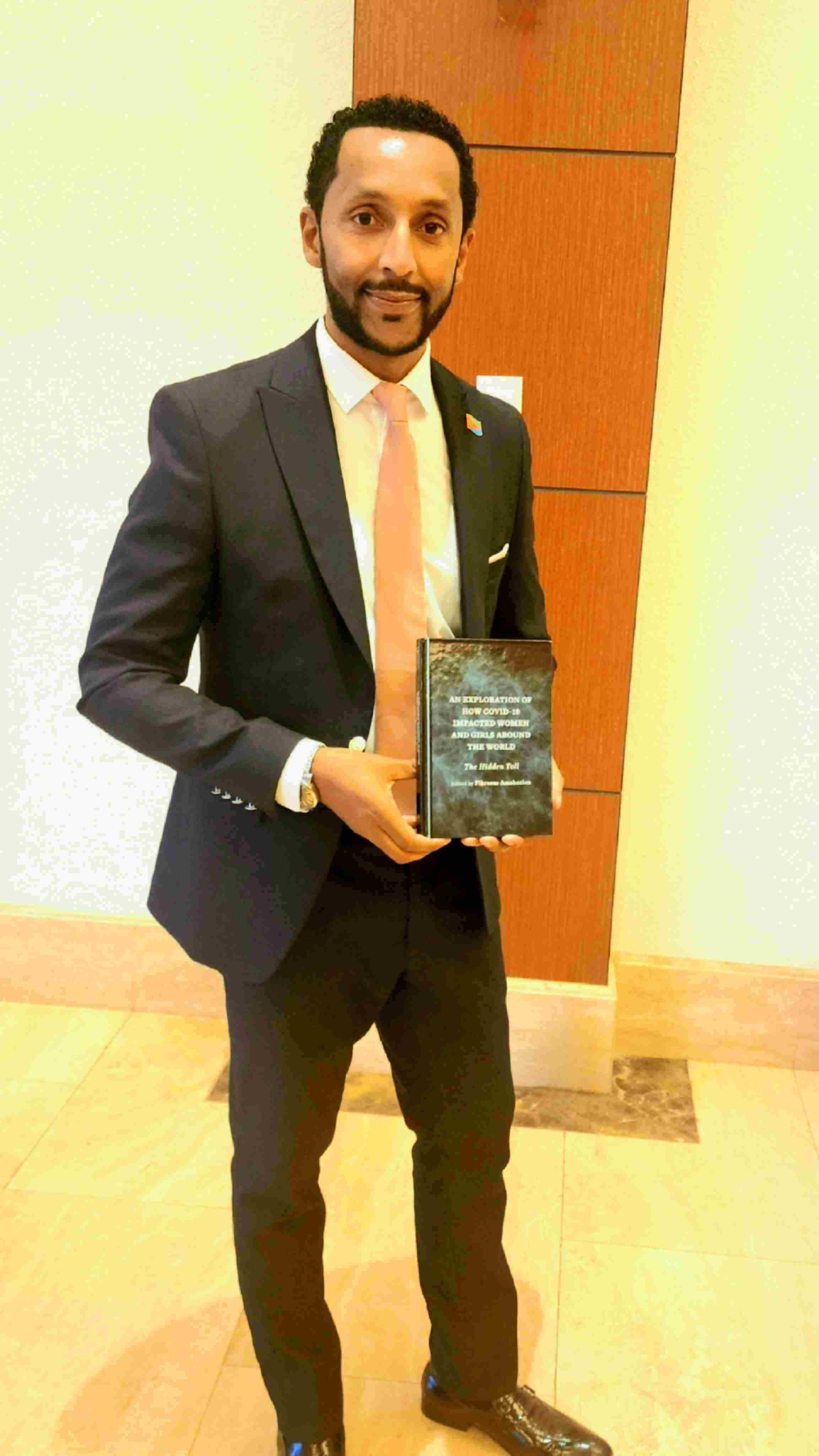 厄立特里亞戰(zhàn)略研究中心研究員、知名作家學(xué)者菲克雷耶蘇斯。圖片由受訪者提供