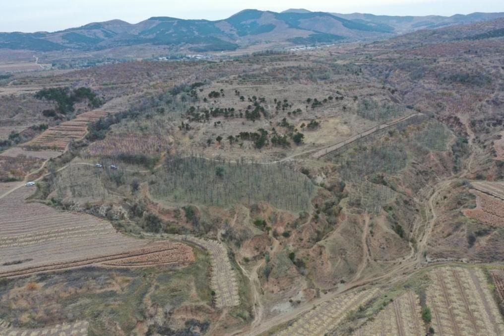 朝陽凌源無白丁遺址群（2024年11月23日攝）。新華社發(fā)（遼寧省文物考古研究院供圖）