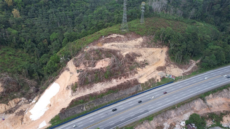 圖為施工現場。 鄧騰亮攝