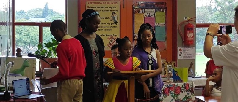 南非學生介紹南非。