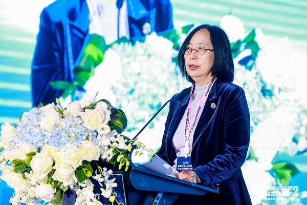 中國高等教育學(xué)會學(xué)術(shù)咨詢發(fā)展委員會委員、中國高等教育學(xué)會原副秘書長、《中國高教研究》主編王小梅。