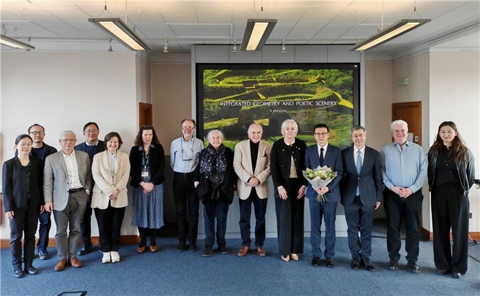 參加開幕式和學術交流活動的嘉賓合影?；顒又鬓k方供圖