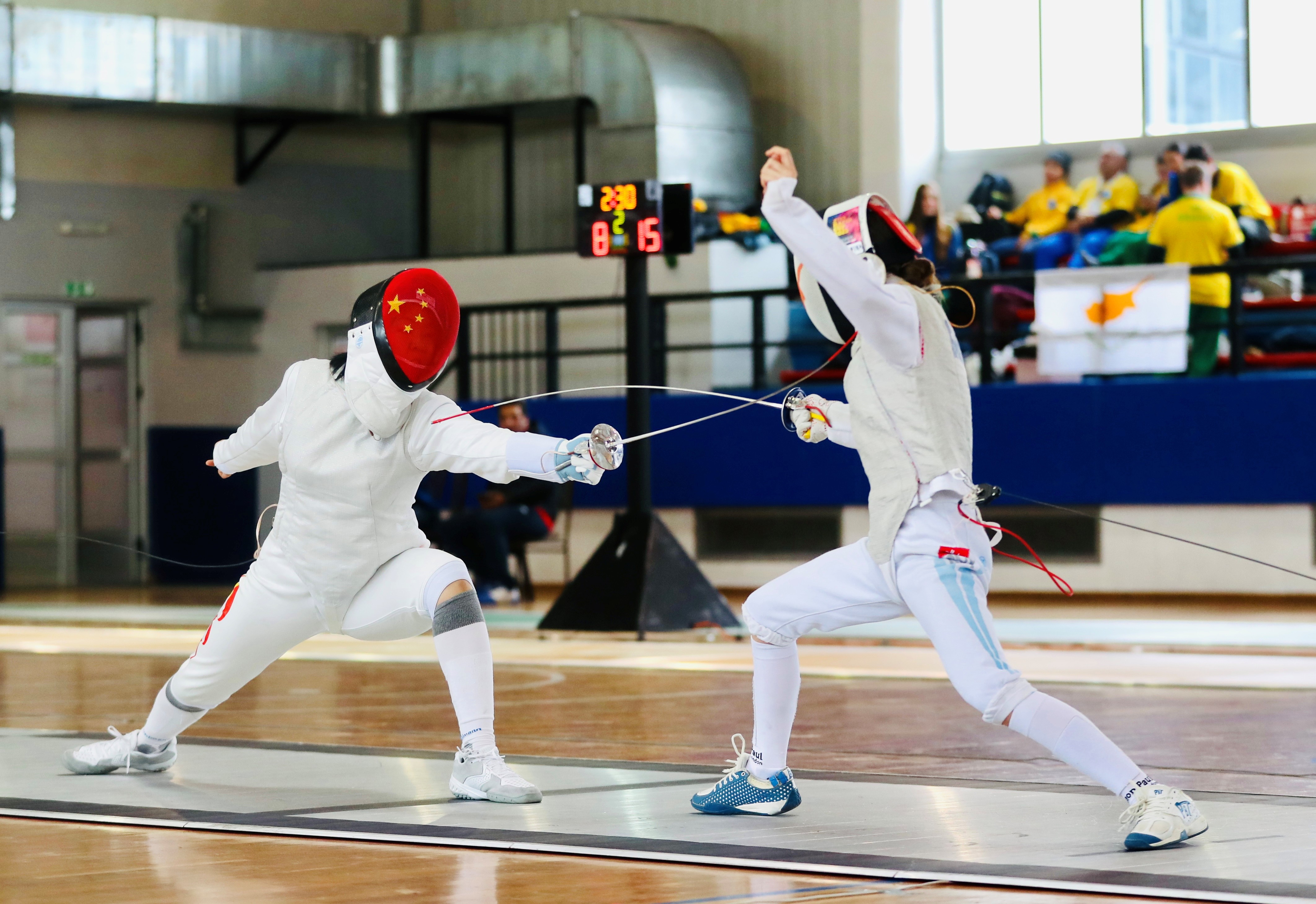 閔文珺（左）在比賽中。圖片來源：中國中學(xué)生體育代表團(tuán)