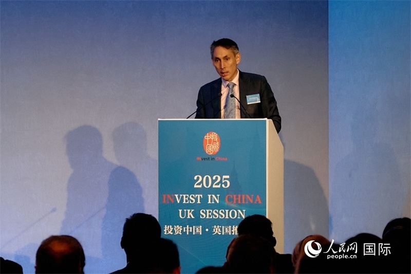 英國(guó)商業(yè)貿(mào)易部投資總監(jiān)吳僑文發(fā)表致辭。楊浩鵬攝