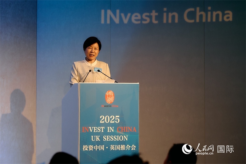 湖南省商務(wù)廳廳長(zhǎng)龍小紅做商務(wù)工作情況推介。楊浩鵬攝。