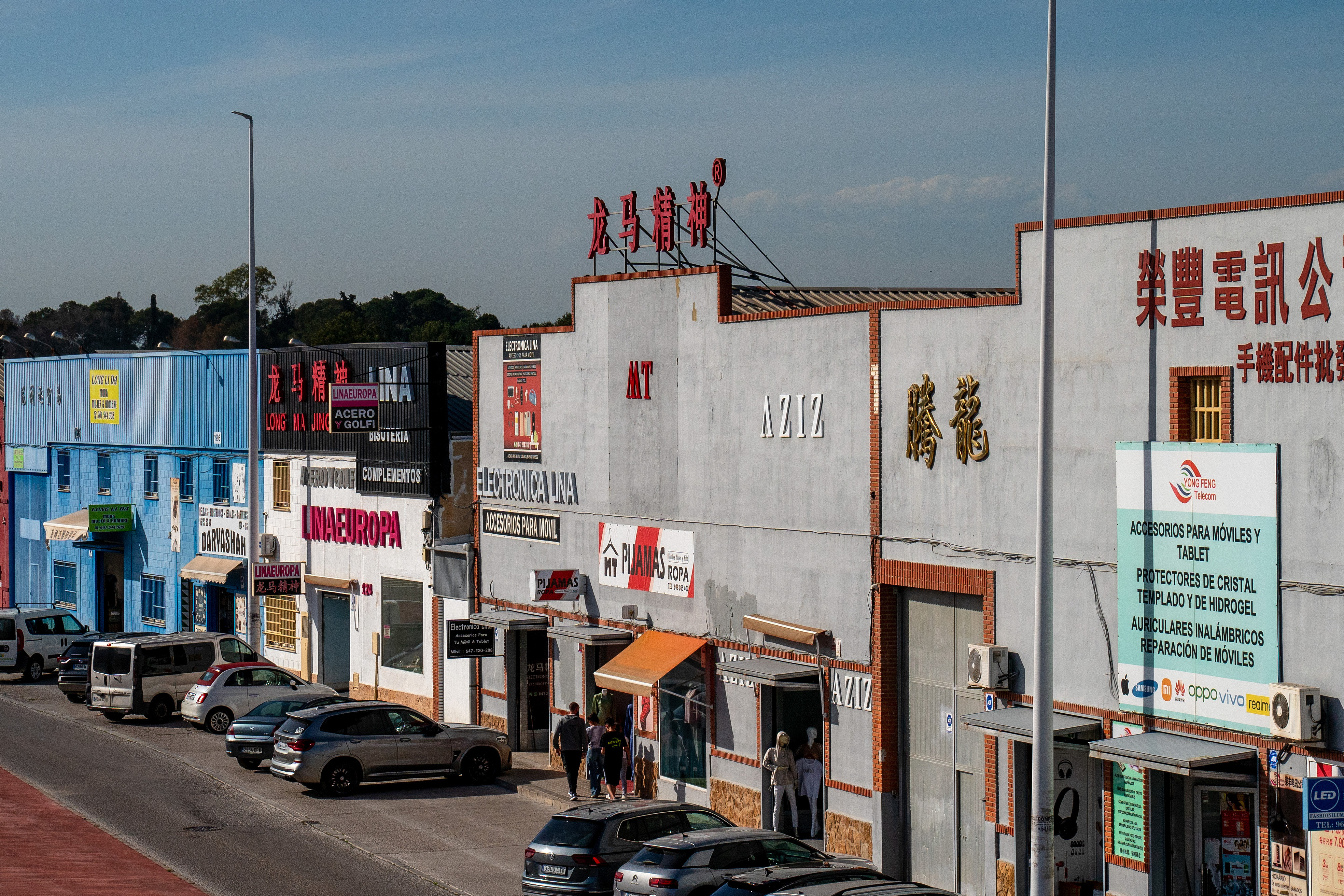 當?shù)貢r間2025年4月10日，西班牙瓦倫西亞國際機場附近的中資批發(fā)零售商店。