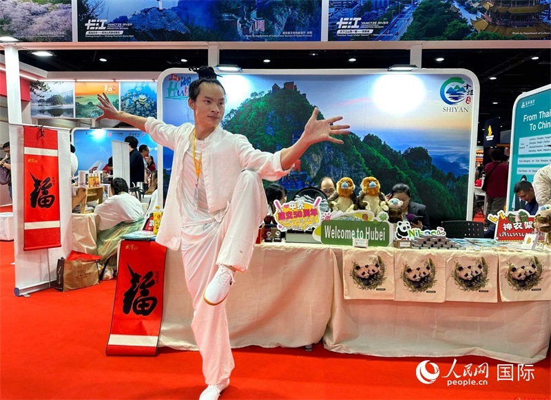 中國武當(dāng)功夫走進(jìn)東南亞，以精湛的武藝和飄逸的身姿詮釋中國武術(shù)的精髓。人民網(wǎng)記者 簡承淵攝