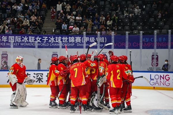 中國隊球員慶祝勝利。圖片來源：中國冰球協(xié)會