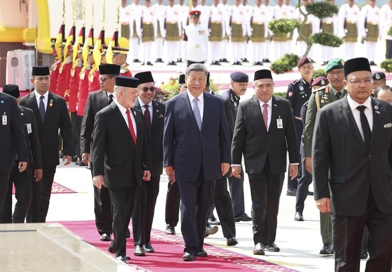 4月16日，馬來西亞最高元首易卜拉欣在馬來西亞國家王宮廣場為習(xí)近平主席舉行隆重歡迎儀式。