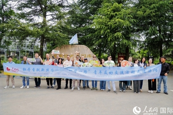 4月21日，人民網(wǎng)“一帶一路”青年友好交流活動(dòng)走進(jìn)洛陽(yáng)。人民網(wǎng)記者 魯揚(yáng)攝