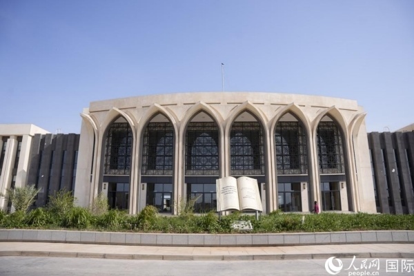 圖為吉布提國(guó)家圖書(shū)檔案館大樓外觀。人民網(wǎng) 塔里克·易卜拉欣攝