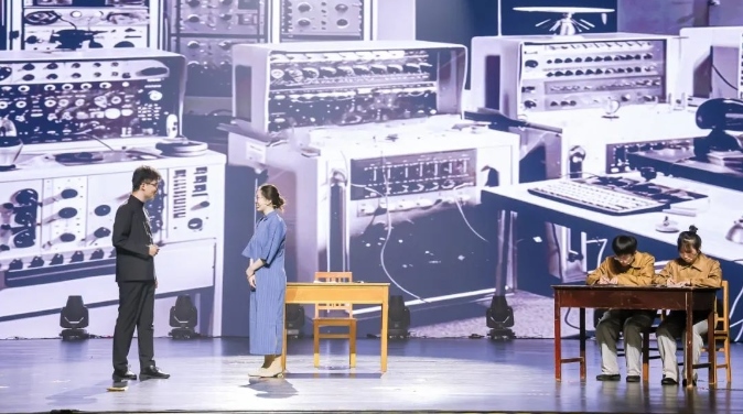 第二屆弘揚(yáng)“兩彈一星”精神話劇大賽決賽現(xiàn)場。學(xué)校供圖