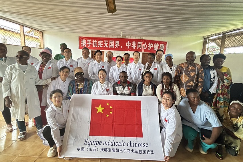 【4】圖為活動結(jié)束后的合影。中國（山西）第24批援喀麥隆姆巴爾馬尤醫(yī)療隊 供圖