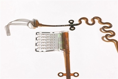 新開發(fā)的ABI旨在輕柔地貼合腦組織，提高信號精度和患者舒適度。圖片來源：瑞士洛桑聯(lián)邦理工學(xué)院