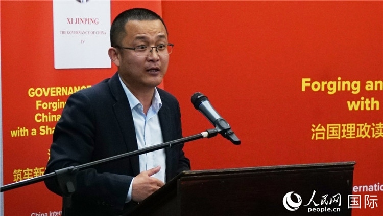 中非青年婦女協(xié)會主席、南非大學(xué)教授秦效順在讀書會上發(fā)言。人民網(wǎng) 劉暢攝