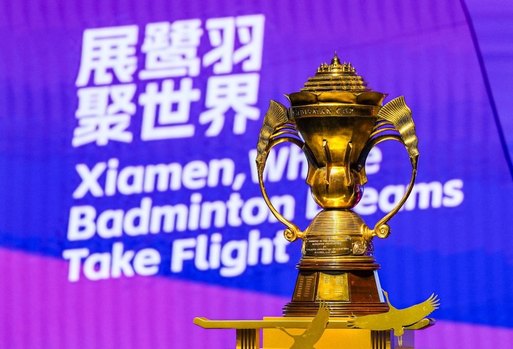 這是5月4日在決賽前拍攝的蘇迪曼獎杯。新華社記者 孫非 攝