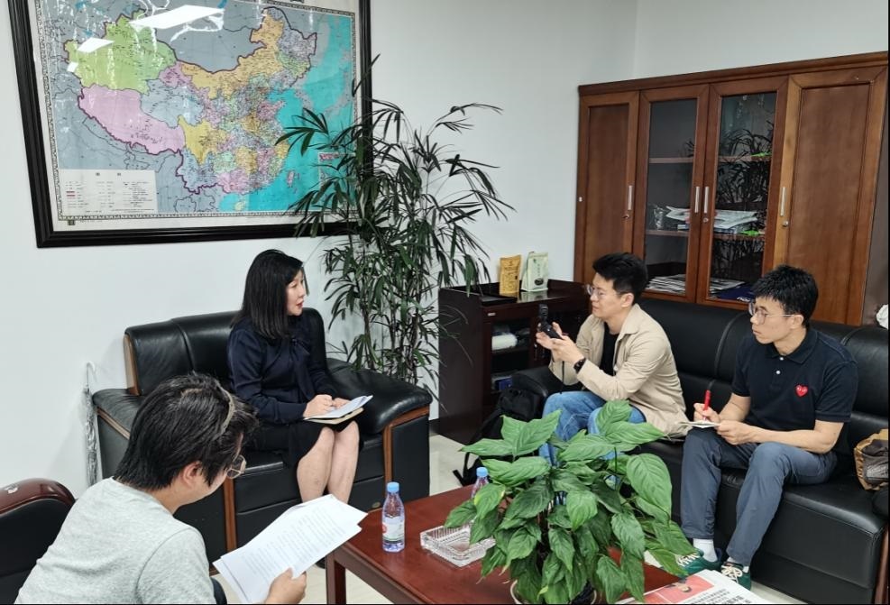 記者采訪企業(yè)跨境物流建設(shè)情況。人民網(wǎng) 孫啟凡攝