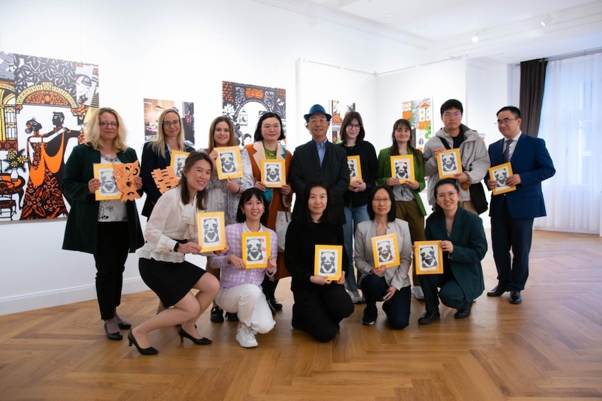 嘉賓合影。圖片由布達佩斯中國文化中心供圖