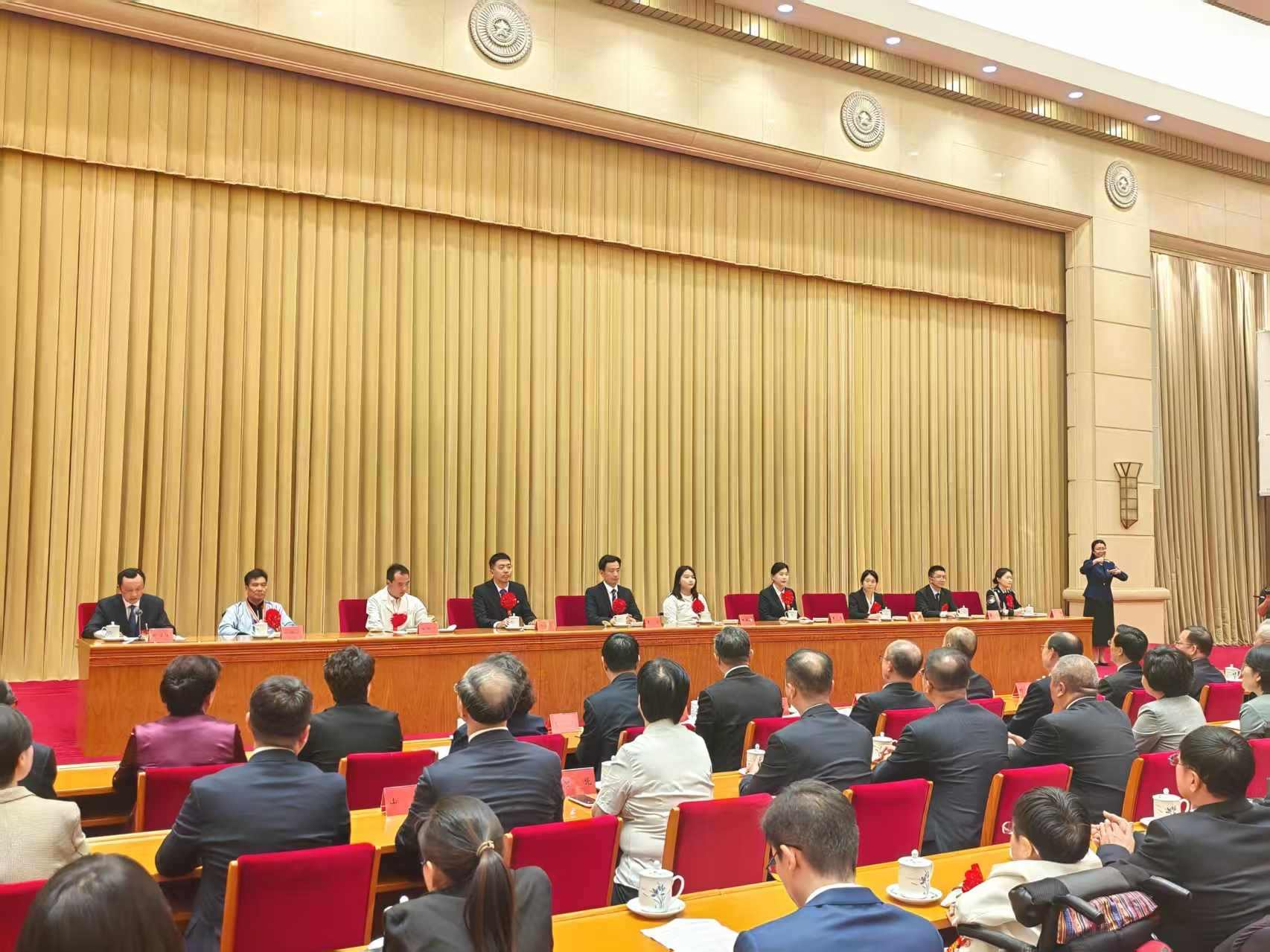 第七次全國自強(qiáng)模范暨助殘先進(jìn)事跡首場(chǎng)報(bào)告會(huì)現(xiàn)場(chǎng)。 人民網(wǎng)記者 王子鋒攝