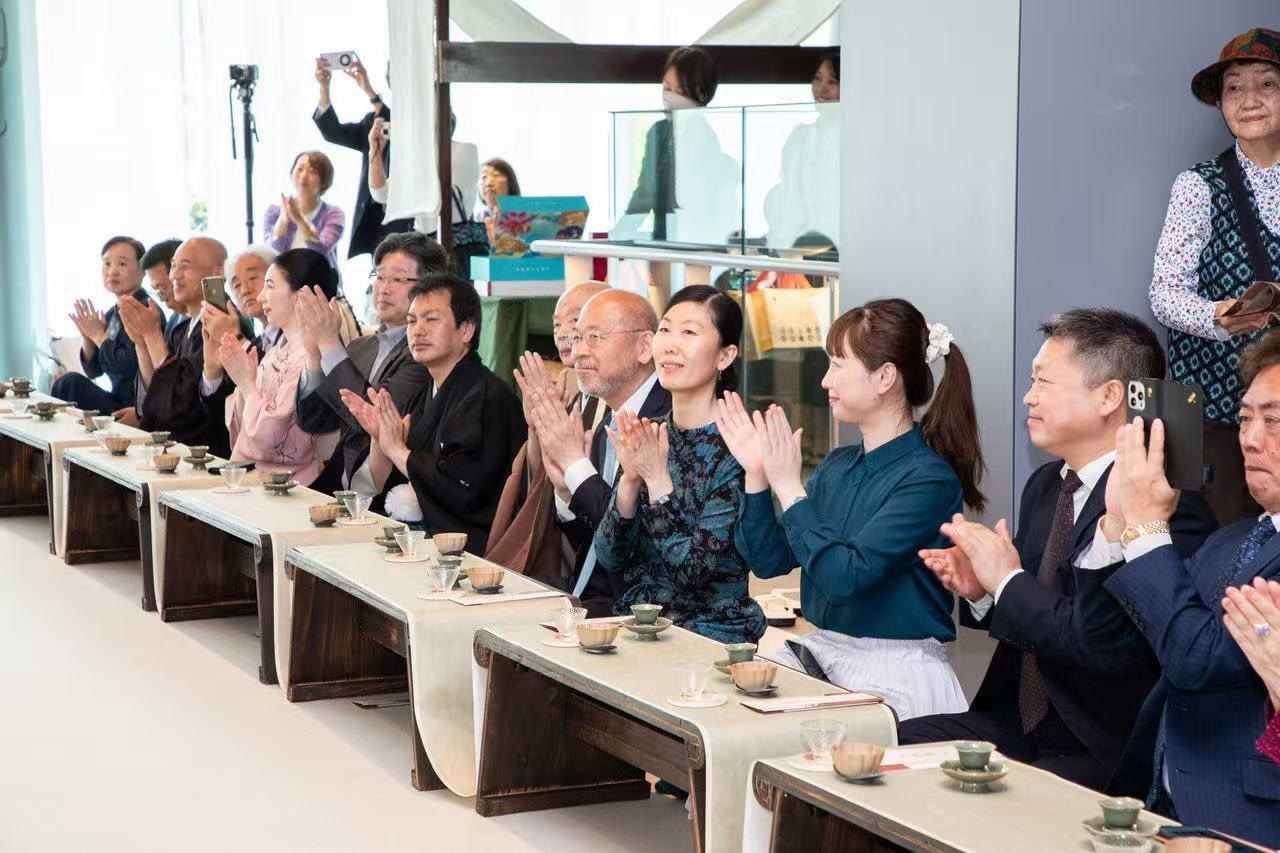 中日兩國文旅界、各茶道流派嘉賓出席開幕式。中國駐大阪旅游辦事處供圖
