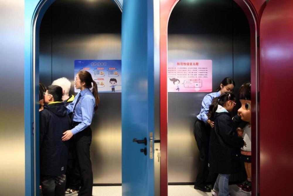 2025年4月2日，殘障兒童在無障礙青少年法治教育基地體驗。