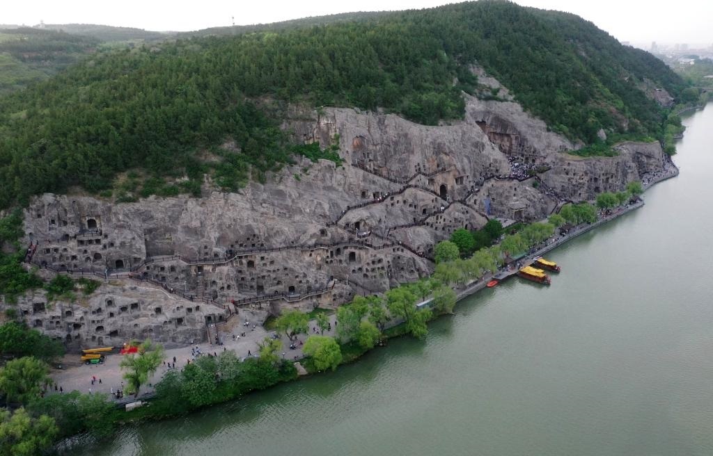 這是近日拍攝的洛陽(yáng)龍門(mén)石窟（無(wú)人機(jī)照片）。新華社記者 李嘉南 攝