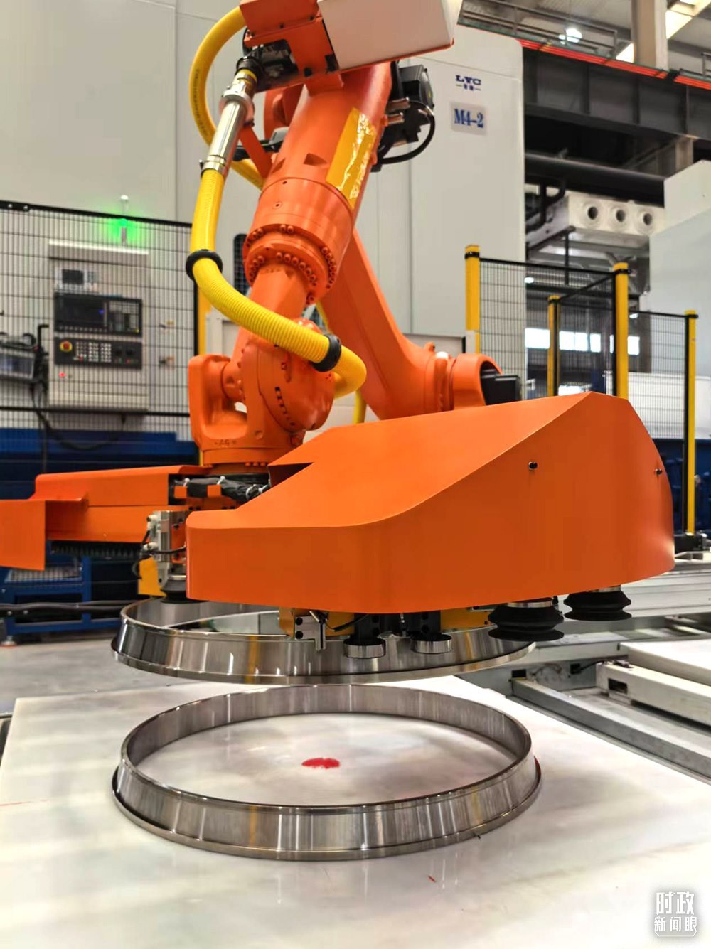 △洛軸產(chǎn)品。（總臺央視記者黎兵拍攝）