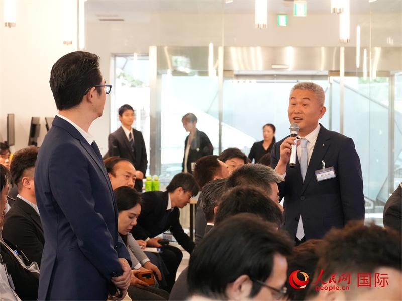 參會(huì)企業(yè)與海南代表團(tuán)積極交流。