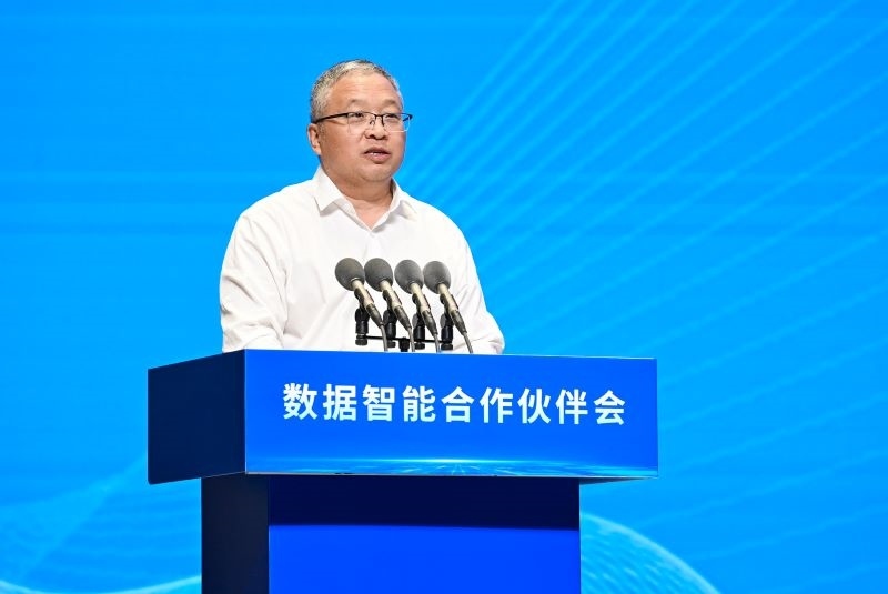 圖為豫資控股集團(tuán)黨委書(shū)記、董事長(zhǎng)秦建斌。