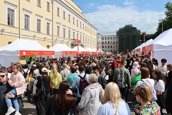 “茶和天下”·雅集活動(dòng)現(xiàn)場(chǎng)。中國(guó)駐白俄羅斯大使館供圖