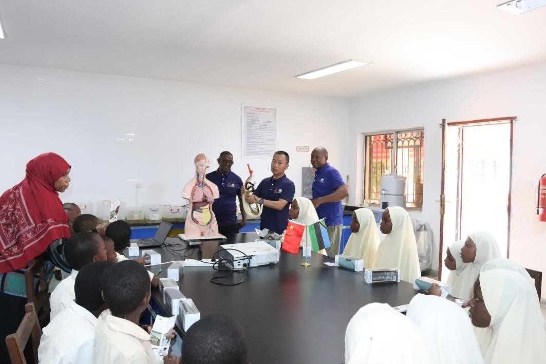 血吸蟲(chóng)病健康教育講座。施亮攝