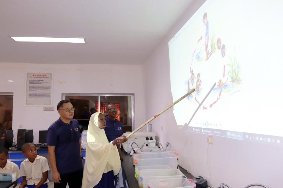 血吸蟲(chóng)病健康教育講座。施亮攝