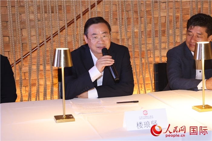 浙江省麗水市海外聯(lián)誼會會長樓瑯堅在座談會上致辭。 人民網(wǎng)記者 時元皓攝