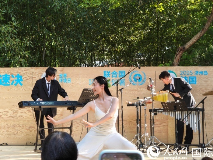 《舞，自然》舞蹈表演。人民網(wǎng)記者 李明攝