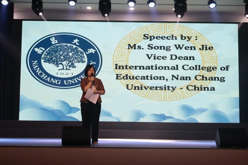 宋文杰致辭。哈山努丁大學(xué)孔子學(xué)院供圖